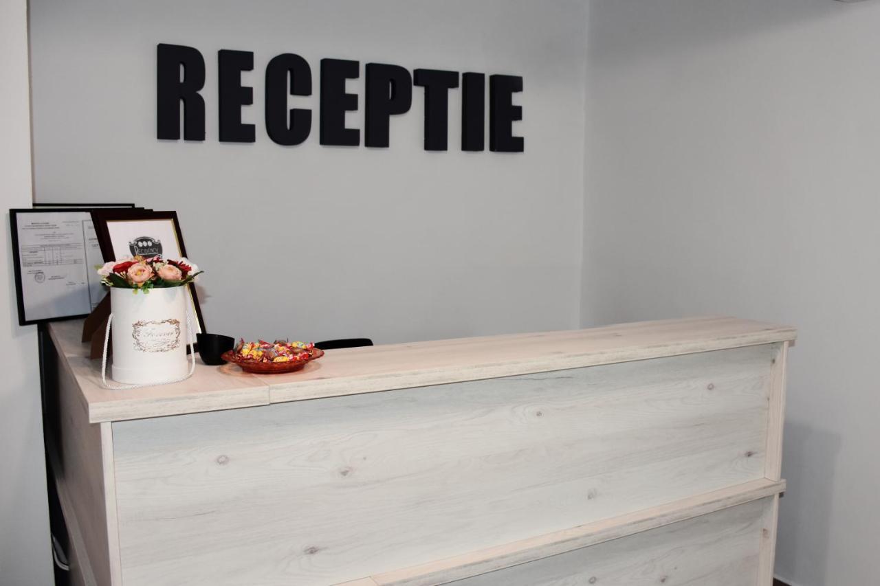 Pension Recidency Oradea Exteriör bild