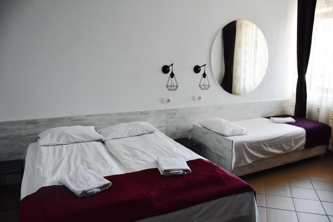Pension Recidency Oradea Exteriör bild